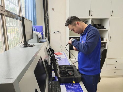 成紀消防救援站對通訊器材進行維護保養