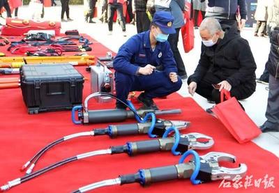 石市首家消防主題公園揭牌 眾多市民來“打卡”體驗(yàn)消防文化