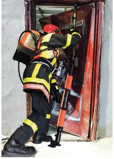 顛覆傳統概念的破拆新貴 法國力霸威 多功能快速救援組套 水陸兩用液壓破拆工具