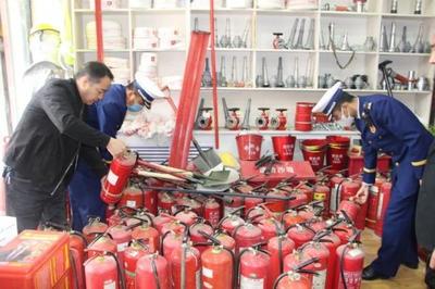 331具不合格干粉滅火器被臨夏市消防救援大隊(duì)聯(lián)合市場監(jiān)管局依法查扣